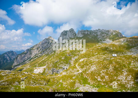 Panoramablick auf die Alpen von mangart Sattel, Slowenien Stockfoto