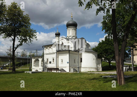 Kirche von der Konzeption von Anna an der Ecke aus dem Jahr 1510 datiert in Zaryadye Park in Moskau, Russland. Stockfoto