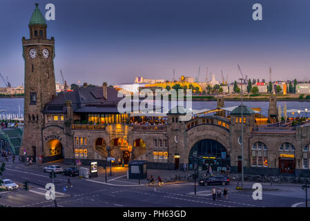 Landungsbrücken, St. Pauli, Hamburg, Deutschland Stockfoto