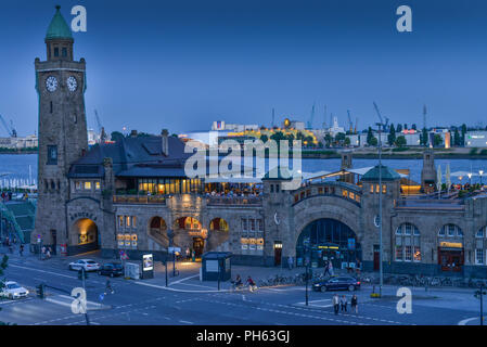 Landungsbrücken, St. Pauli, Hamburg, Deutschland Stockfoto