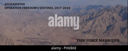 Task Force Marauder bestand aus Soldaten aus South Carolina National Guard, Illinois National Guard, Iowa National Guard, sowie aktiven Komponente und Luftfahrt Fähigkeiten mit AH 64 Apachen, UH 60 schwarzen Falken, CH 47 Chinook und medevac Vermögenswerte im Süden Afghanistans im Rahmen der 3 Combat Aviation Brigade während für mehr als 8 Monate zur Unterstützung der Operation, die die Freiheit des Sentinel eingesetzt. Stockfoto