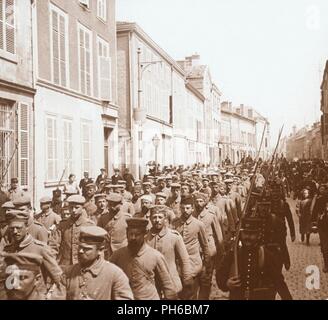 Gefangene, Chalons, Nordfrankreich, c 1914 - c 1918. Artist: Unbekannt. Stockfoto