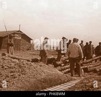 Gefangene, Chalons, Nordfrankreich, c 1914 - c 1918. Artist: Unbekannt. Stockfoto