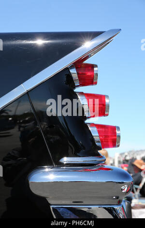 CONCORD, NC - April 8, 2017: Ein 1959 DeSoto Adventurer Automobil auf Anzeige an der Pennzoil AutoFair Classic Car Show gehalten an Charlotte Motor Speedwa Stockfoto