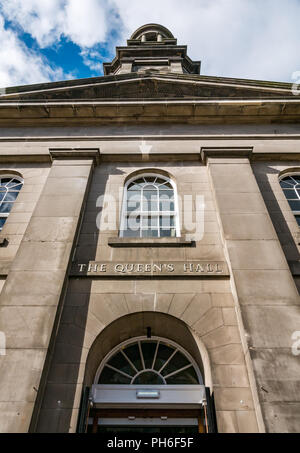 Vor der georgischen Queen's Hall, ehemalige Kirche, Konzertsaal und Edinburgh International Festival Schauplatz, Clerk Street, Edinburgh, Schottland, Großbritannien Stockfoto