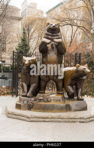 Gruppe der Bären in Spielplatz New York City Stockfoto