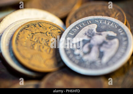 Ein 1 Cent und 20 Cent Stück aus den späten 1800er Jahren. Stockfoto