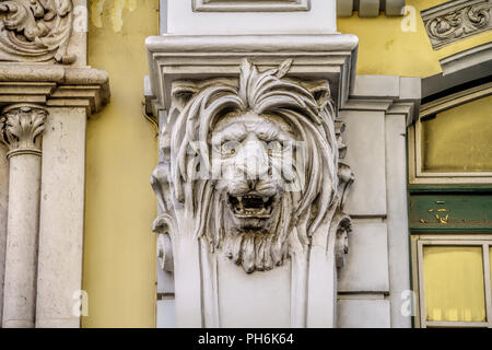 Skulptur Details der Löwe in der Rua Augusta Arch Terrasse, einem historischen Gebäude und Besucherattraktion in Commerce Square Stockfoto