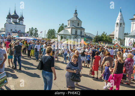 Luh, Ivanovo Region, Russland - 08/25/2018: Auf der regionalen Festival - fair Luk-luchok August 25, 2018 in der Stadt der Luh, Ivanovo Region, Russland. Stockfoto