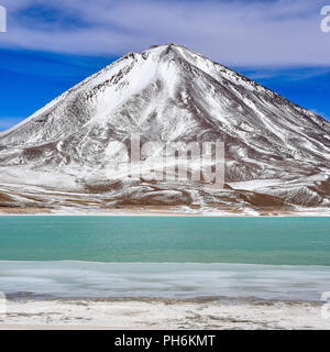 Laguna Verde und der Licancabur Vulkan, Reserva Eduardo Avaroa, Sud Lipez Provinz, Bolivien Stockfoto