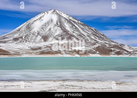 Laguna Verde und der Licancabur Vulkan, Reserva Eduardo Avaroa, Sud Lipez Provinz, Bolivien Stockfoto