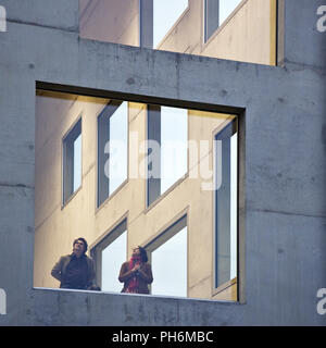 Die Menschen in den Cube Zollverein, Essen, Deutschland Stockfoto