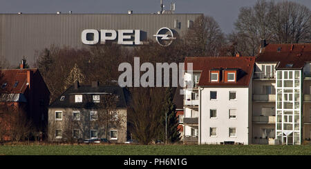 Häuser vor des Opel-Werks in Bochum, Deutschland Stockfoto