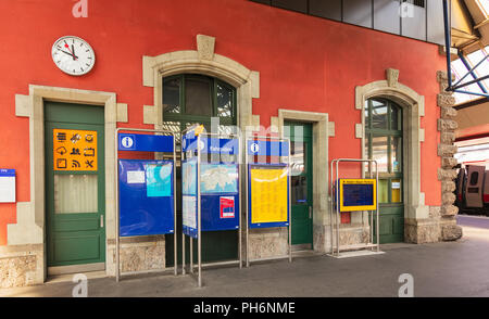 Arth, Schweiz - 19. Juli 2018: Eines der Gebäude der Arth-Goldau Bahnhof. Arth-Goldau Bahnhof befindet sich in der Gemeinde entfernt Stockfoto