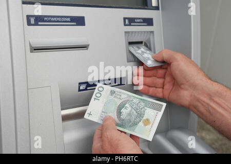 Einen Mann mit banking Maschine Stockfoto