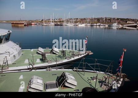 Boote in Kirkwall Hafen, einschließlich Archer class Royal Navy training Boote im Vordergrund, Orkney, Schottland Stockfoto