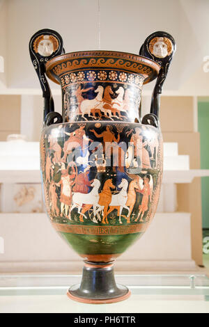 Apulische Rot - Abbildung Spiralgehäuse Krater, rund 330 B.C, Archäologisches Museum von Taranto, Brindisi, Apulien, Italien, Europa Stockfoto