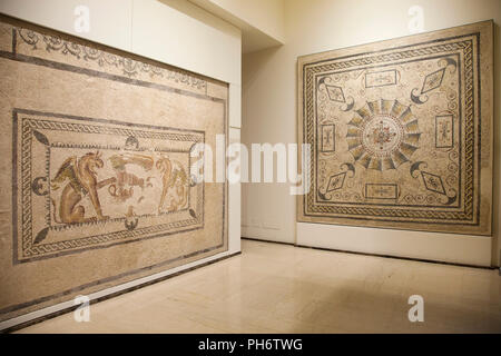 Mosaikfußboden von polychrome Mosaiksteinen, römische Stadt, 2.Jahrhundert A.D, Archäologisches Museum von Taranto, Brindisi, Apulien, Italien, Europa Stockfoto