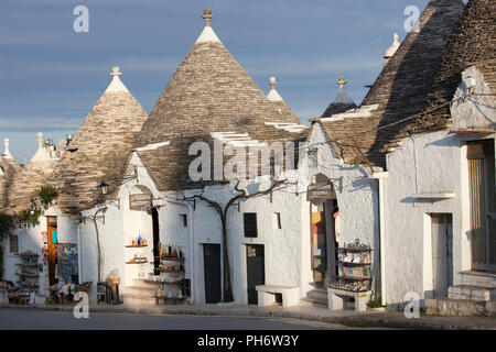 Trulli und Alberobello Dorf, Rione Monti, Provinz Bari, Apulien, Italien, Europa Stockfoto