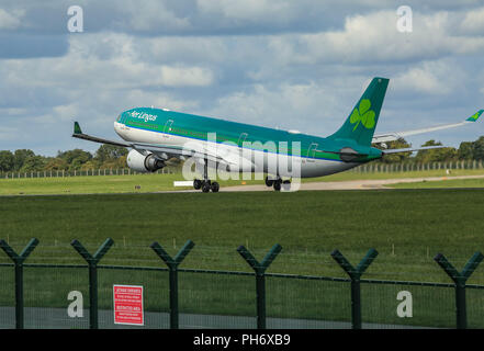 Flughafen Dublin Landungen und Starts. Stockfoto