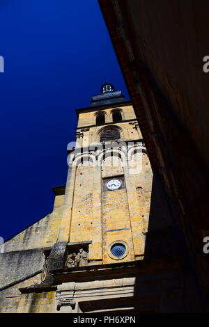 Architektur und street Szenen aus dem mittelalterlichen Städtchen Sarlat-la-Caneda in der Dordogne in Frankreich Stockfoto