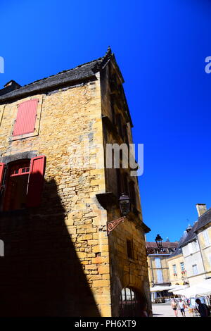 Architektur und street Szenen aus dem mittelalterlichen Städtchen Sarlat-la-Caneda in der Dordogne in Frankreich Stockfoto