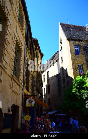 Architektur und street Szenen aus dem mittelalterlichen Städtchen Sarlat-la-Caneda in der Dordogne in Frankreich Stockfoto