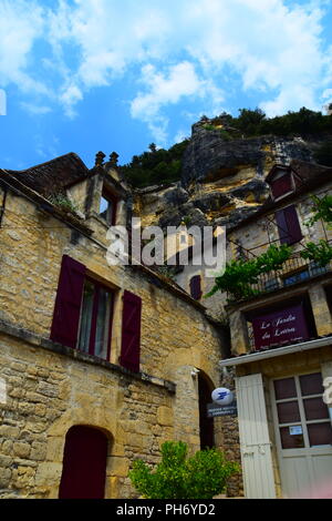 Das Dorf La Roque Gageac, am Ufer des Flusses Dordogne in Aquitanien, Frankreich Stockfoto