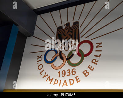 Berlin Olympics logo und an der Wand angezeigt. Stockfoto