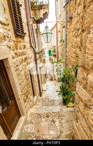 Schmale Straße und die Treppen in der Altstadt von Dubrovnik, Kroatien, Mittelmeer ambient Stockfoto