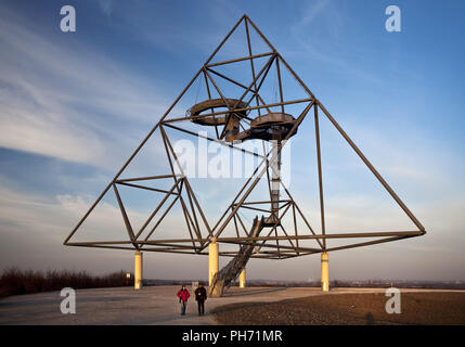 Tetraeder, ein tetraeder als Kunstwerk in Bottrop. Stockfoto