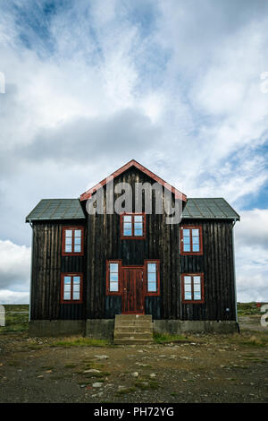 Ein Haus in Storwartz, außerhalb von Røros (ROROS), Norwegen. Stockfoto