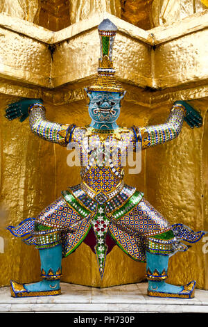 Statue von Giant Guardian in Wat Phra Kaew Stockfoto