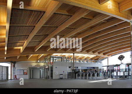 Buchung Halle Innenraum an die neue Abtei Holz Bahnhof, East London, UK. Am östlichen Ende des neuen Crossrail (die Elizabeth Linie) Stockfoto