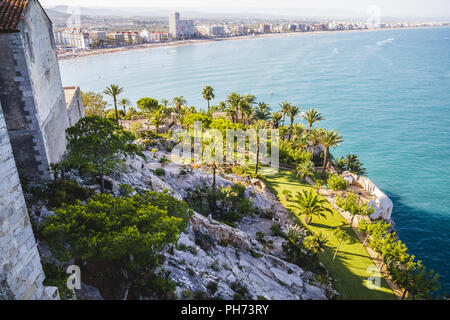 Gärten, Penyscola Aussicht, schöne Stadt Valencia in Spanien Stockfoto