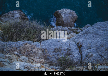 Meer-Felsen, Penyscola Aussicht, schöne Stadt Valencia in Spanien Stockfoto