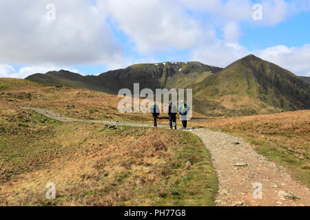 Spaziergänger auf Patterdale Gemeinsame und Ullswater Lake, Lake District National Park, Cumbria, England, Großbritannien Stockfoto