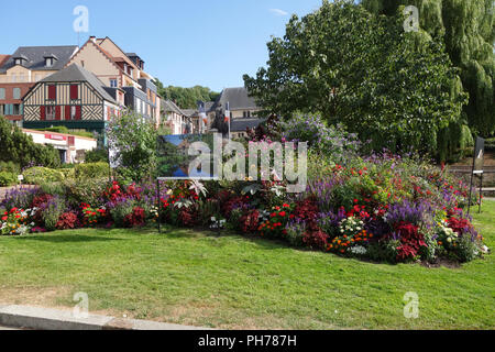 Park am Quai Lepaulmier, Honfleur, Normandie Frankreich Stockfoto