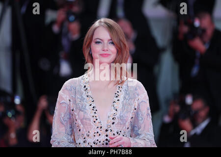 Venedig, Italien. 30 Aug, 2018. Schauspielerin Emma Stone besucht die Premiere des Films "Der Favorit" beim 75. Internationalen Filmfestival von Venedig in Venedig, Italien, Nov. 30, 2018. Credit: Cheng Tingting/Xinhua/Alamy leben Nachrichten Stockfoto