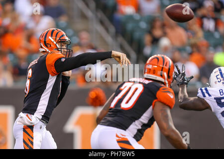 Cincinnati, Ohio, USA. 30. August 2018: die Indianapolis Colts wide receiver Kasen Williams (6) passt den Ball in einem Spiel zwischen den Indianapolis Colts und den Cincinnati Bengals an Paul Brown Stadium in Cincinnati, OH. Adam Lacy/CSM Credit: Cal Sport Media/Alamy leben Nachrichten Stockfoto