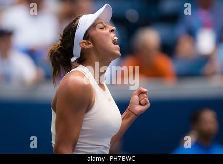 New York, USA. 30. August 2018. New York, New York, USA. 30 Aug, 2018. MADISON TASTEN der Vereinigten Staaten feiert während ihrer zweiten Runde bei den US Open 2018 Grand Slam Tennis Turnier. Madison Tasten besiegt B. Pera 6-4, 6-1. Quelle: AFP 7/ZUMA Draht/Alamy leben Nachrichten Stockfoto