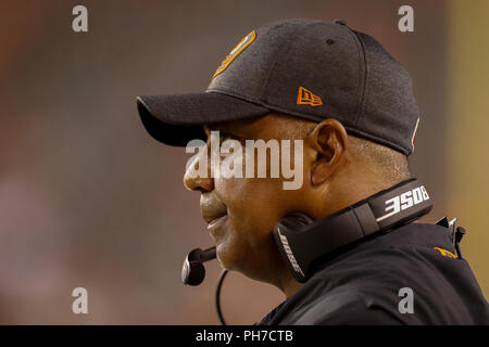 Cincinnati, Ohio, USA. 30. August 2018: Cincinnati Bengals Head Coach Marvin Lewis schaut auf in einem Spiel zwischen den Indianapolis Colts und den Cincinnati Bengals an Paul Brown Stadium in Cincinnati, OH. Adam Lacy/CSM Credit: Cal Sport Media/Alamy leben Nachrichten Stockfoto