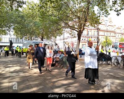 London. UK. 31. August 2018. Sloane Square hatte ein großes Polizeiaufgebot für die Zeremonie die Aktion der Victoria Cross-Preisträger George Cartwright der ersten Australian Imperial Force 1918 zu markieren. © Brian minkoff/Alamy leben Nachrichten Stockfoto