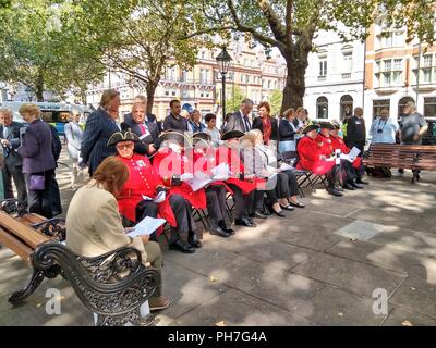 London. UK. 31. August 2018. Sloane Square hatte ein großes Polizeiaufgebot für die Zeremonie die Aktion der Victoria Cross-Preisträger George Cartwright der ersten Australian Imperial Force 1918 zu markieren. © Brian minkoff/Alamy leben Nachrichten Stockfoto