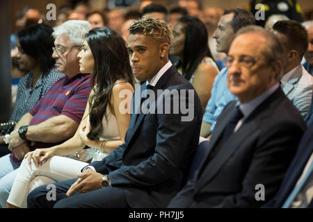 Madrid, Spanien. 31. August 2018. Mariano Diaz Mejia während der Präsentation mit Real Madrid im Santiago Bernabeu in Madrid am 31. August 2018. (Â© David Cantibrera/) Präsentation de Mariano Díaz en el Real Madrid 750/Cordon drücken Sie Credit: CORDON PRESSE/Alamy leben Nachrichten Stockfoto