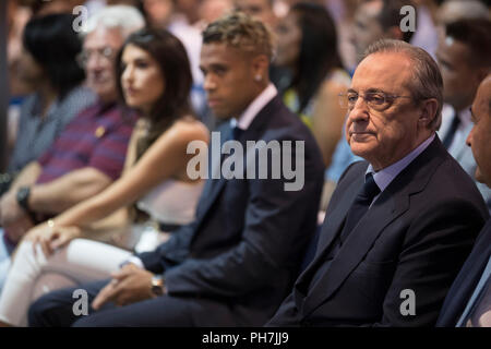 Madrid, Spanien. 31. August 2018. Mariano Diaz Mejia während der Präsentation mit Real Madrid im Santiago Bernabeu in Madrid am 31. August 2018. (Â© David Cantibrera/) Präsentation de Mariano Díaz en el Real Madrid 750/Cordon drücken Sie Credit: CORDON PRESSE/Alamy leben Nachrichten Stockfoto