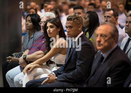 Madrid, Spanien. 31. August 2018. Mariano Diaz Mejia während der Präsentation mit Real Madrid im Santiago Bernabeu in Madrid am 31. August 2018. (Â© David Cantibrera/) Präsentation de Mariano Díaz en el Real Madrid 750/Cordon drücken Sie Credit: CORDON PRESSE/Alamy leben Nachrichten Stockfoto