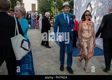 Florenz, Italien. Florenz, Italien. 29. August 2018. Die Menschen genießen Sie die Gärten vor der Leistung - Eröffnung mit Mozarts Don Giovanni - dit: Guy Bell/Alamy Live News Credit: Guy Bell/Alamy leben Nachrichten Stockfoto