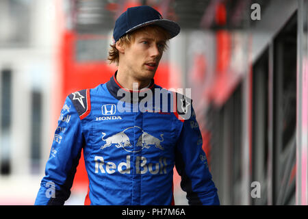 Monza, Italien. 31 August, 2018. Brendon Hartley von Neuseeland und Scuderia Toro Rosso im Fahrerlager während der Formel Eins Grand Prix von Italien Stockfoto