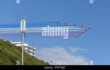 Bournemouth, UK. 31 August, 2018. Die RAF rote Pfeile auf eine beeindruckende Antenne Display an der Bournemouth Air Festival in Dorset. Das freie Wochenende Festivals geht bis zum 2. September 2018. Quelle: Thomas Faull/Alamy leben Nachrichten Stockfoto